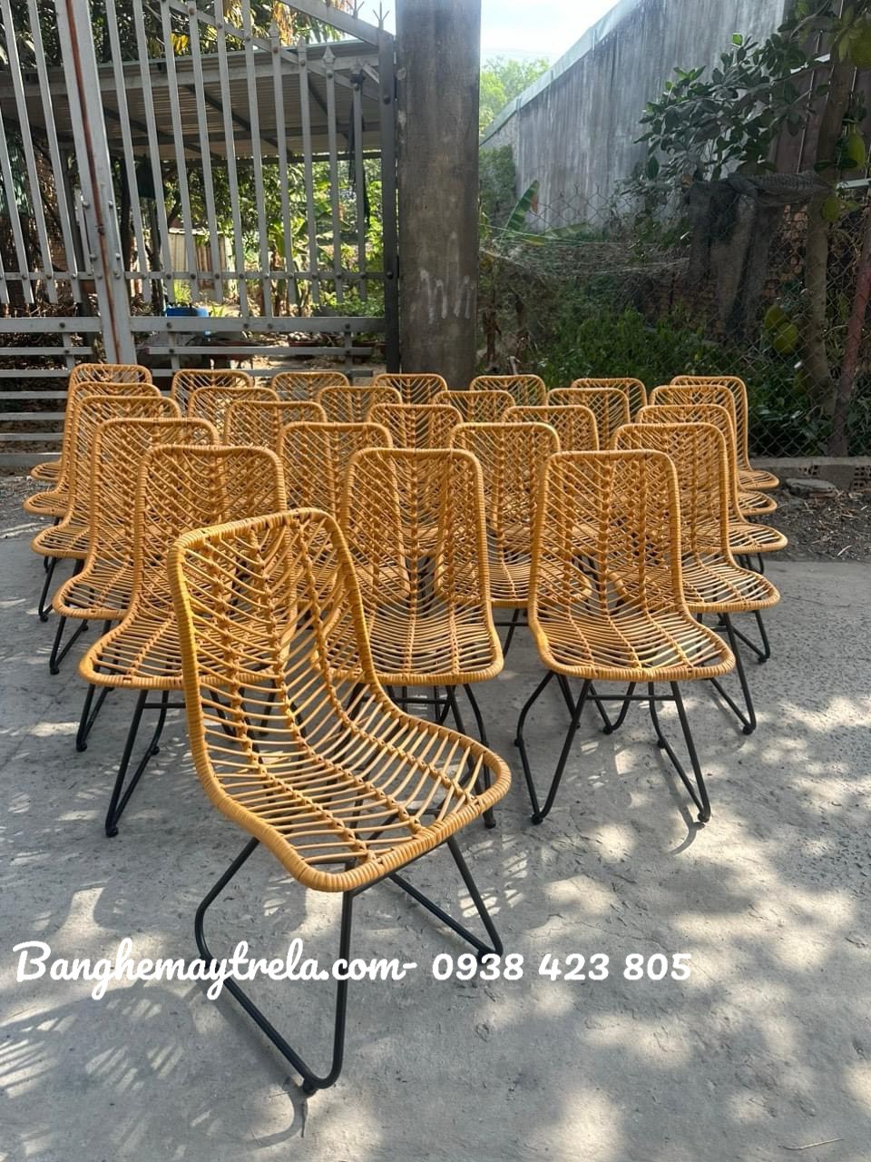 Ghế chân sắt mây nhựa giá rẻ